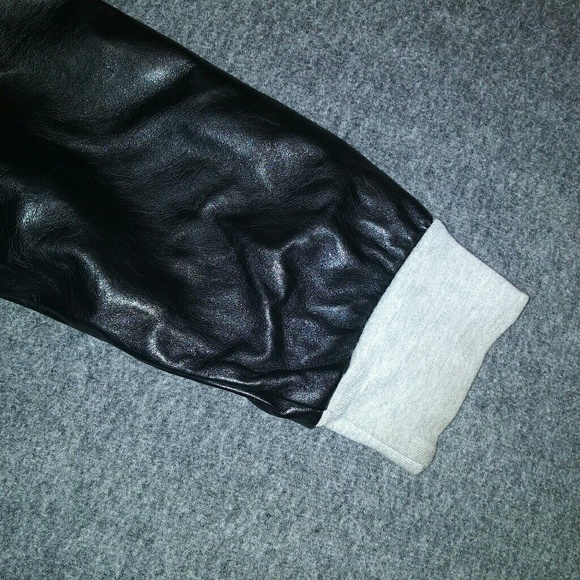 Sweatshirt - Picture 2 of 3